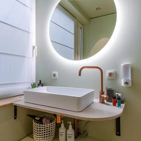 Centrally Located Design Studio In Appartamento